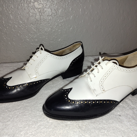 SALVATORE FERRAGAMO Leather Oxfords - Picture 4 of 4